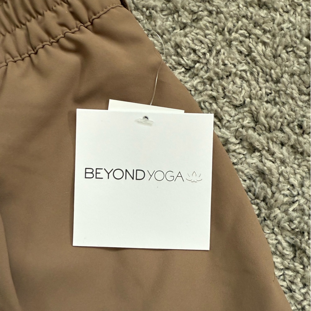 Beyond Yoga Status High Waist Shorts - Picture 4 of 5